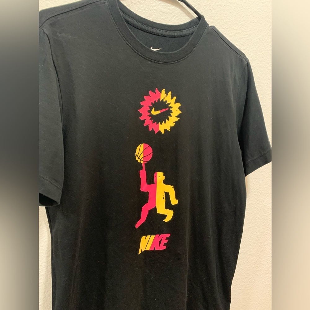 Nike tee basketball Dri Fit short sleeve unisex men’s graphic athletic shirt - Picture 3 of 4